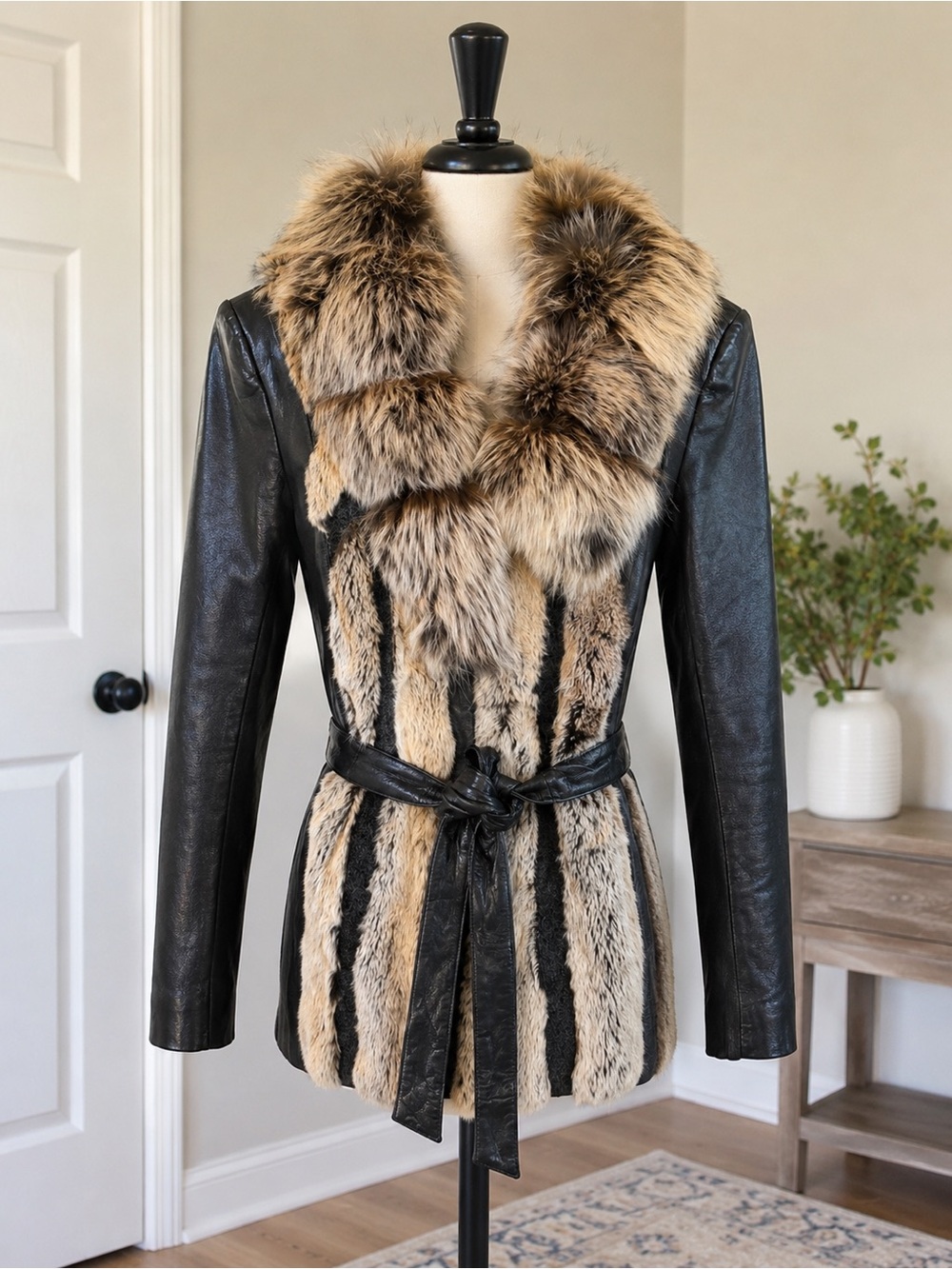 Vsantage fox collar Only Black real Leather-Trimmed Tan Fur Belted Jacket